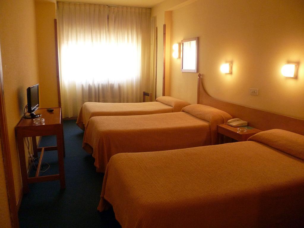 Hotel Pradas ฮากา ภายนอก รูปภาพ