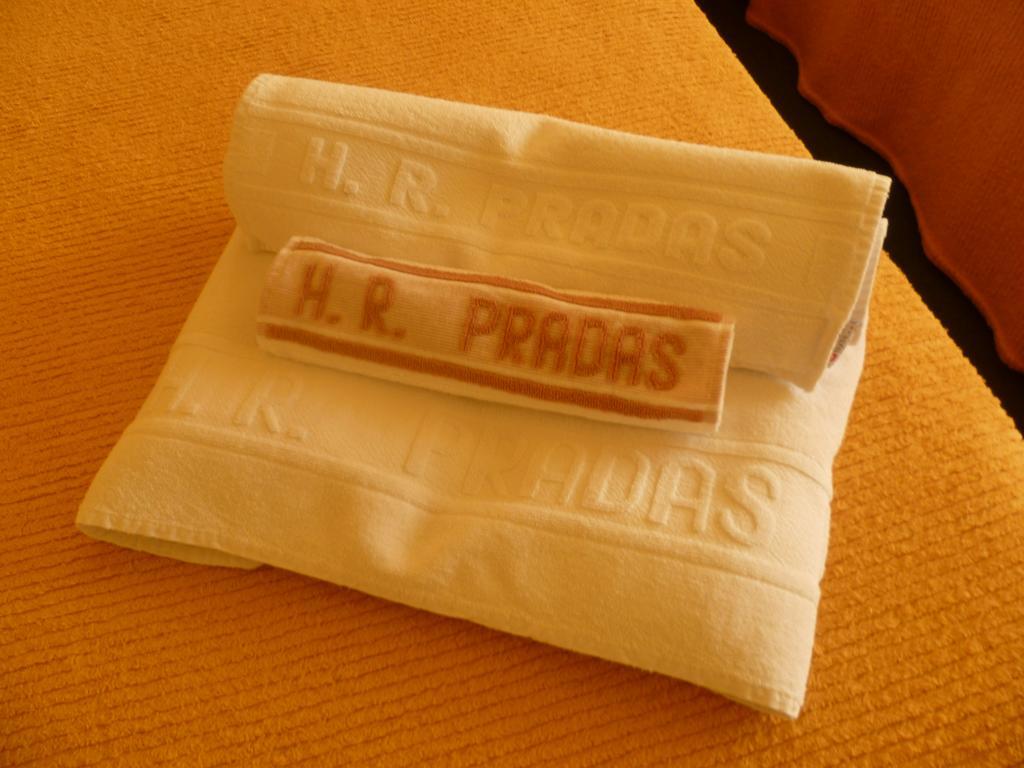 Hotel Pradas ฮากา ภายนอก รูปภาพ