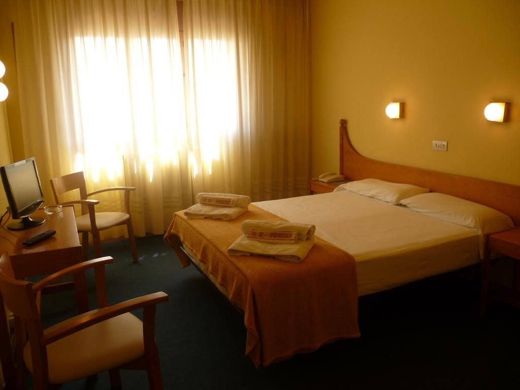 Hotel Pradas ฮากา ภายนอก รูปภาพ