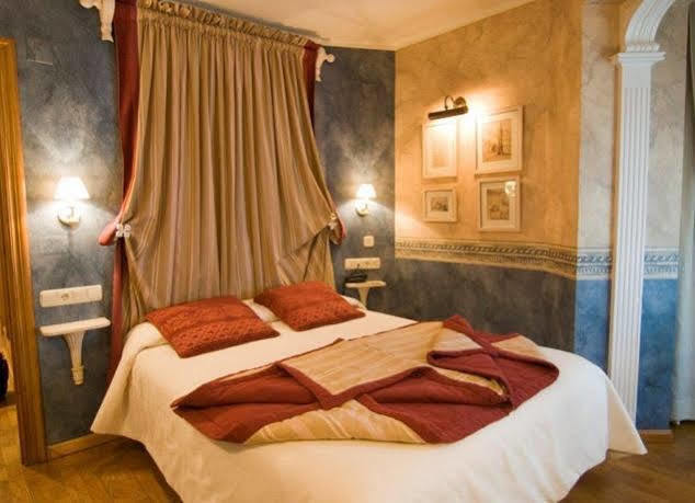 Hotel Pradas ฮากา ภายนอก รูปภาพ